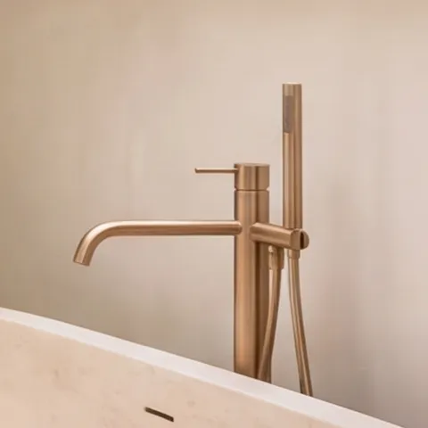 Detail van geborsteld messing kraanwerk